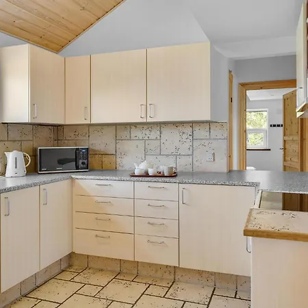5 Bedroom Cozy Home In Hadsund Holiday home Helberskov