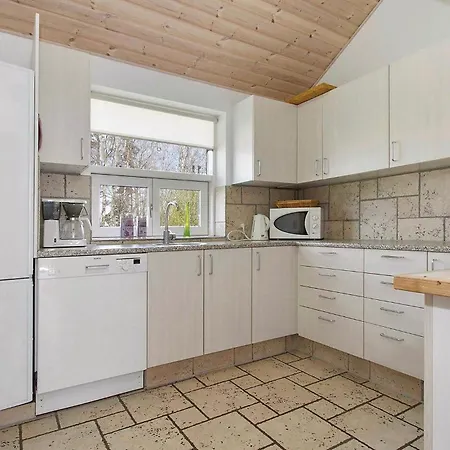 5 Bedroom Cozy Home In Hadsund Holiday home Helberskov