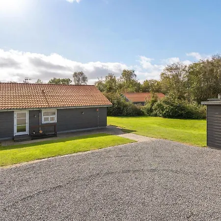 5 Bedroom Cozy Home In Hadsund Helberskov